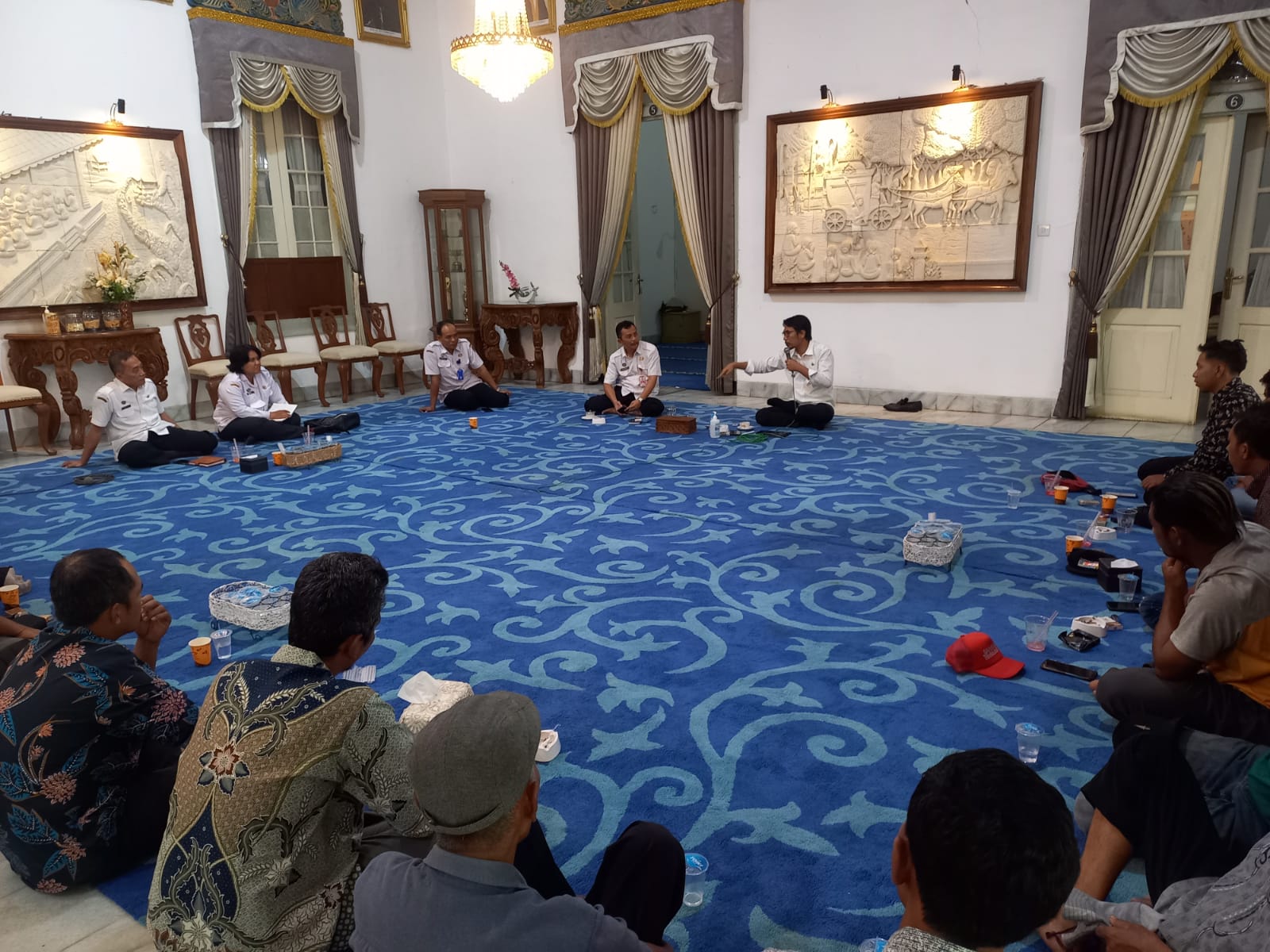 Datangi Bupati Madiun, Puluhan Petani Wadul Harga Porang Anjlok