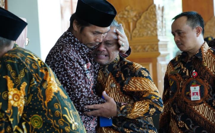 Momen Pamitan Bupati dan Wabup Madiun dengan ASN Penuh Haru