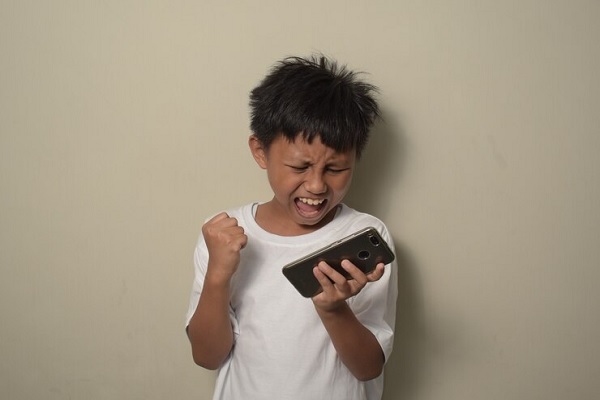 Gak Melulu Negatif, Dampak Gadget bagi Anak Bisa Positif Jika …