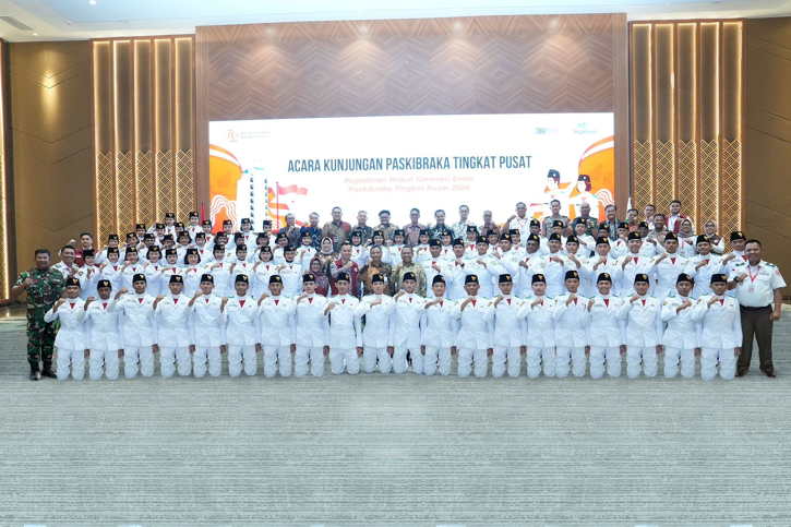 Pegadaian Berikan Apresiasi Beasiswa Total Rp302 Juta untuk Paskibraka 2024