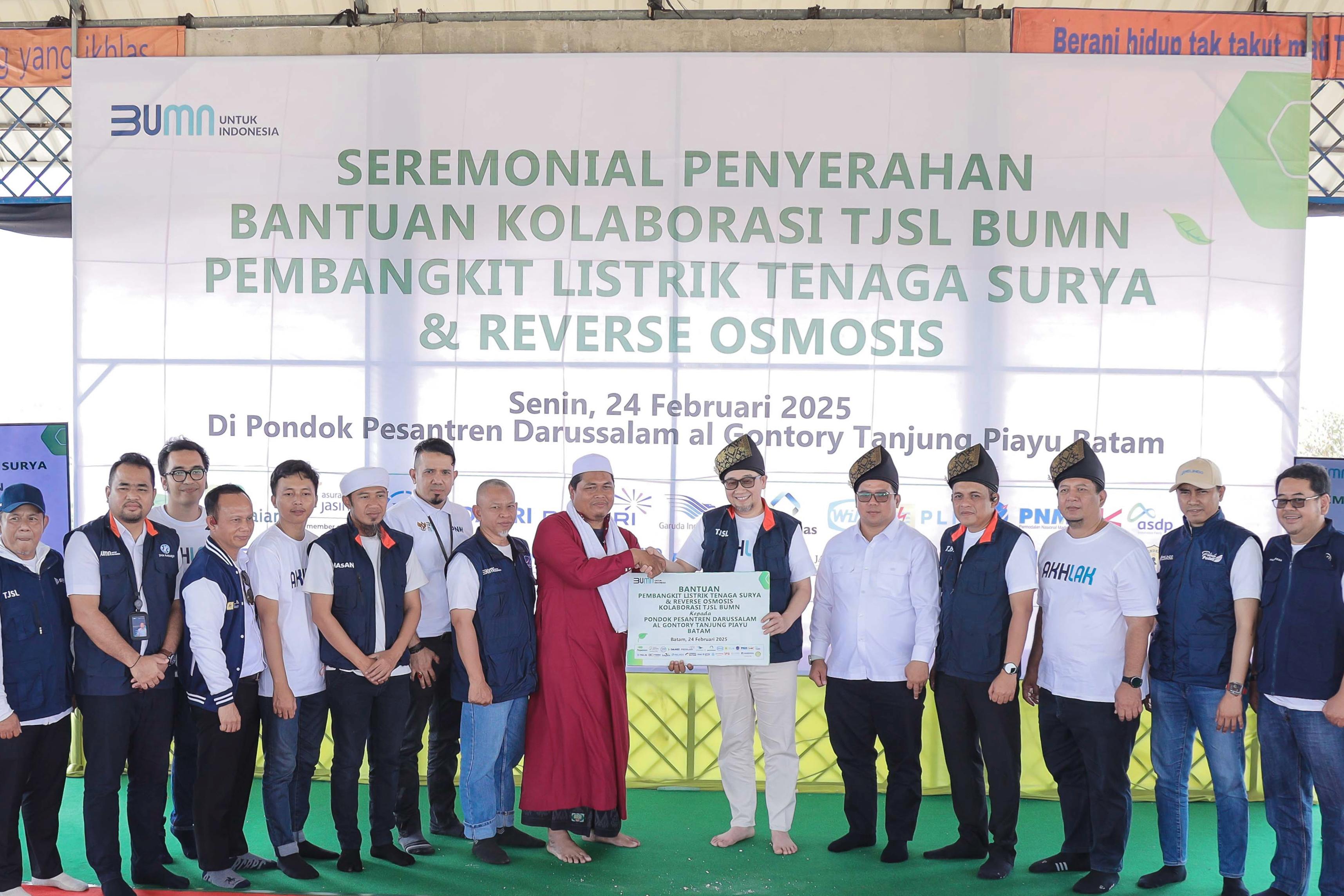 Pegadaian Wujudkan Keberlanjutan Energi dan Air Bersih di Ponpes Darussalam Al-Gontory Batam
