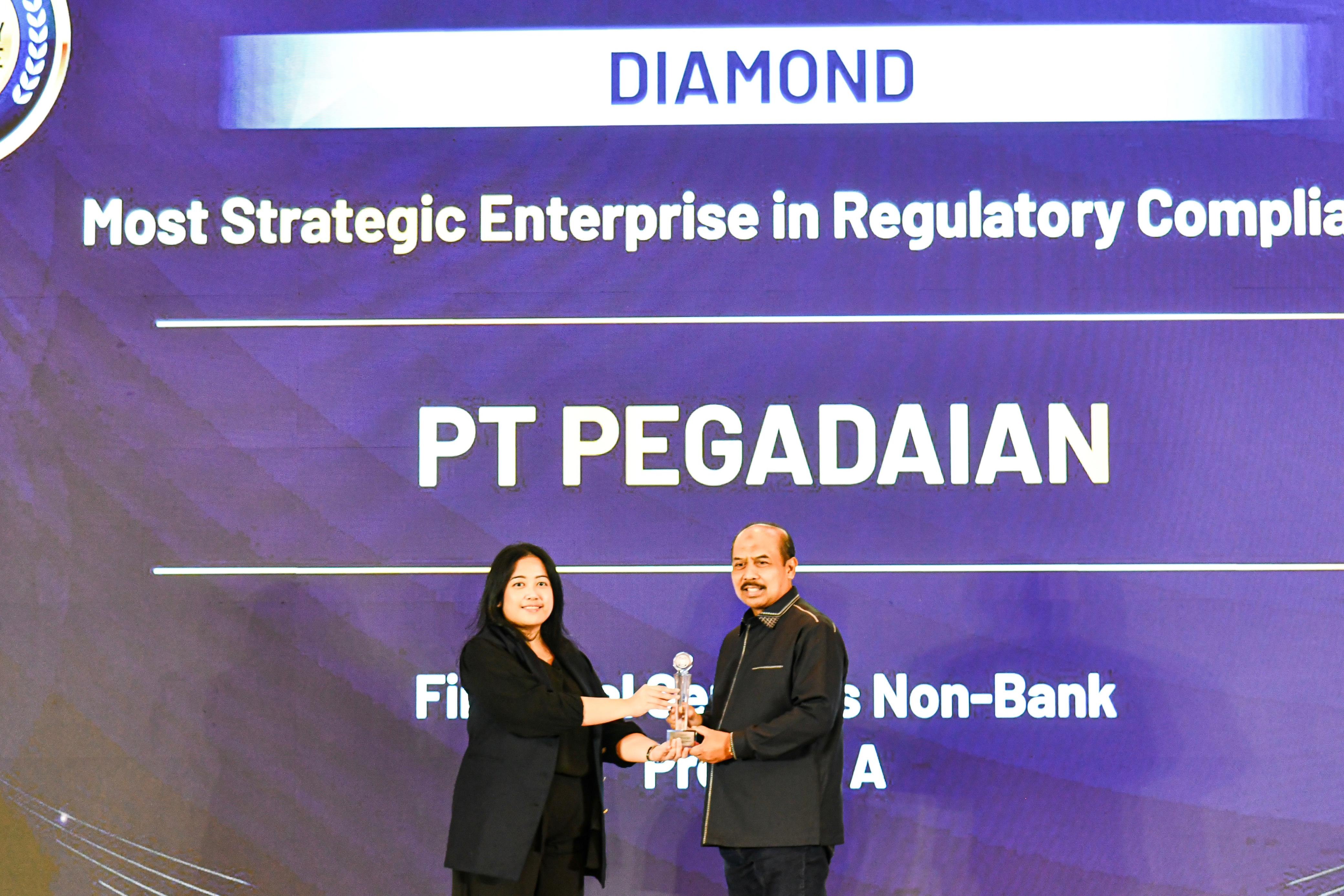 Taat Hukum, Pegadaian Raih Penghargaan Diamond-Most Strategic Enterprise in Regulatory Compliance dalam IRCA 2025