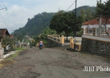 Jalan Kutha-Ngargoyoso Karang Anyar Rusak