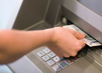 Sering Gunakan Mesin ATM? Perhatikan Hal-hal Berikut