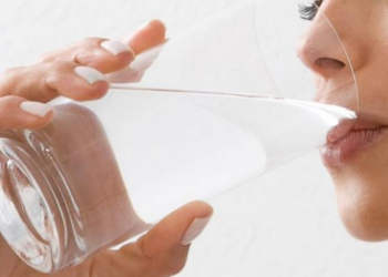 INFO KESEHATAN: Inilah Manfaat Minum Air Hangat Bagi Tubuh