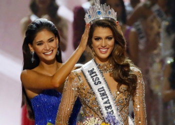 BERITA HIBURAN: Wakil Prancis Raih Mahkota Miss Universe 2016
