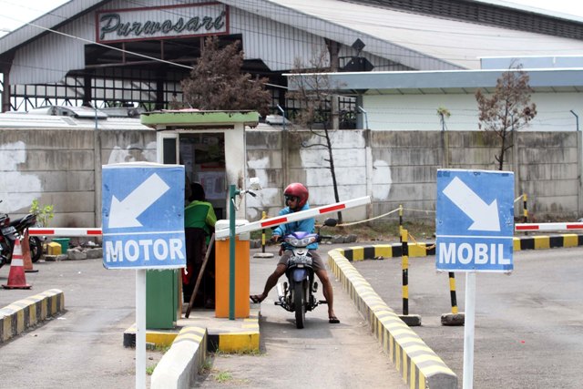 INFO WARGA: Mahalnya Tarif Penitipan Motor di Stasiun Purwosari