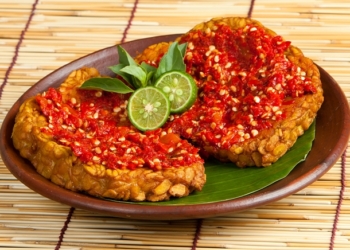 TIPS WEEKEND : Isi Waktu Luang Dengan Masak Tempe Penyet