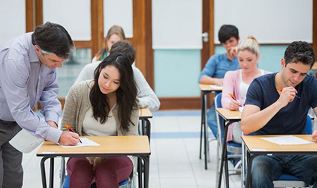 TIPS & TRIK : Kuliah Sambil Kerja Gak Masalah