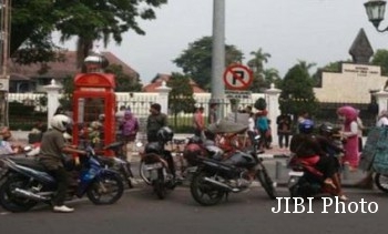 DINAMIKA 103: Kebiasaan Buruk Parkir Kendaraan