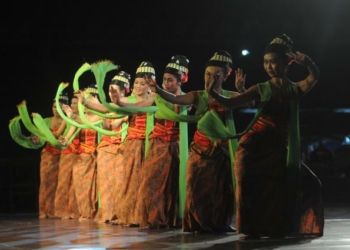 Rebana dan Tari Yapong dalam Indonesia Day Maroko