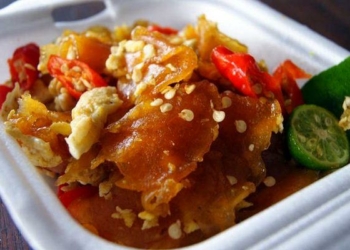 Ditampar Pedasnya Seblak, Kuliner Bandung yang Hits di Solo