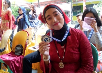 Kekurangan Tidak Menghalangi Sinthia untuk Bisa Menyelesaikan Sekolah di SMA 40 Jakarta Utara.