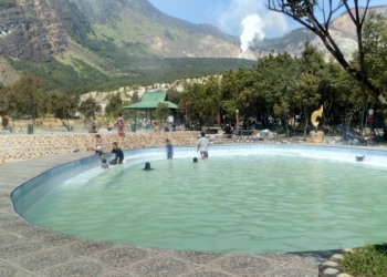 Berendam ala Jepang di Kolam Air Panas Gunung Papandayan