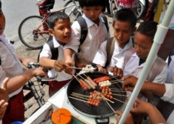 Jajanan Anak Sekolah Yang Masih Eksis