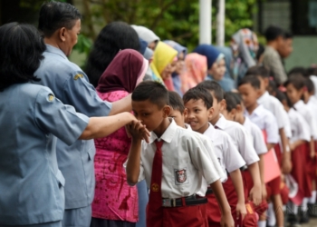 Ini Dia Manfaat Mendampingi Anak pada Hari Pertama Sekolah