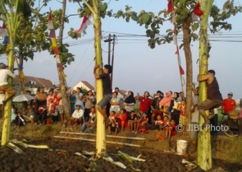 Seru Lho, Lomba Panjat Pohon Pisang