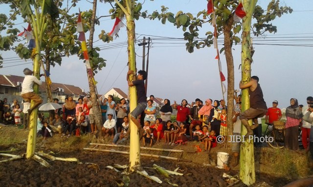 Seru Lho, Lomba Panjat Pohon Pisang