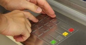 Tips Aman Mengambil Uang di ATM