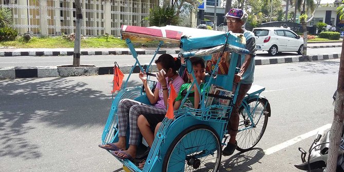 Gubernur yang Meluruskan Soal Rencana ‘Hidupkan’ Becak : Rutenya di Perkampungan