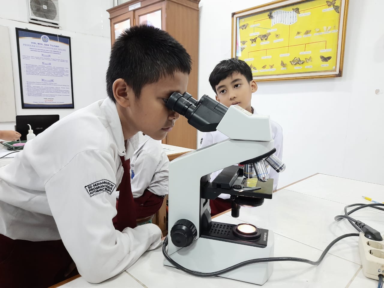 Serunya Sains Club SD Muhammadiyah PK Kunjungi Laboratorium Biologi UMS