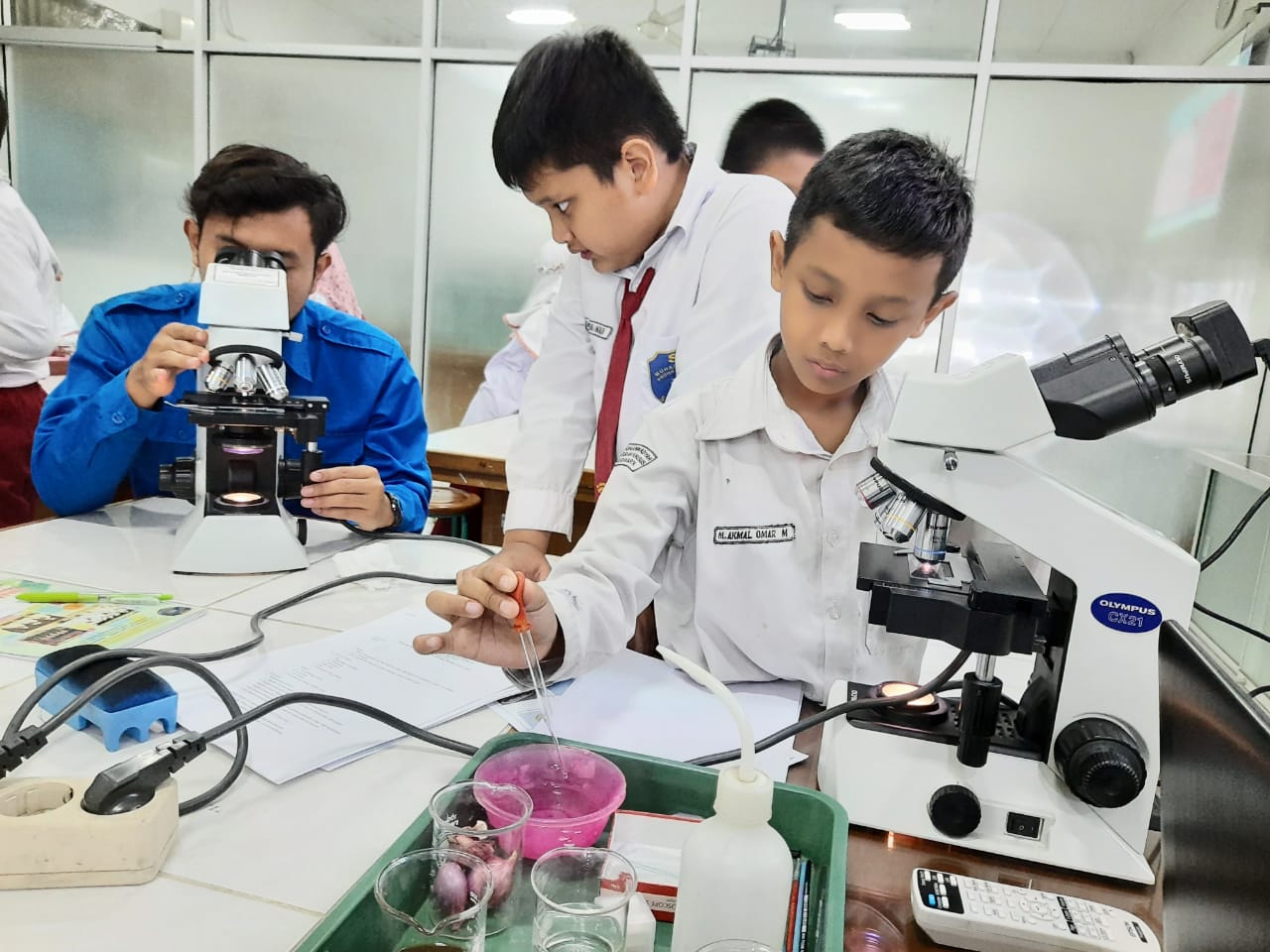 Serunya Sains Club SD Muhammadiyah PK Kunjungi Laboratorium Biologi UMS
