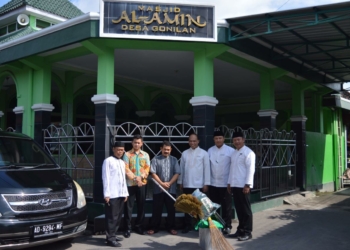 Rayakan Milad Ke-6 Syariah Hotel Solo Bagikan Bantuan ke Musholla