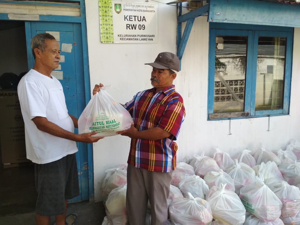 Gotong Royong Meringankan Dampak COVID-19