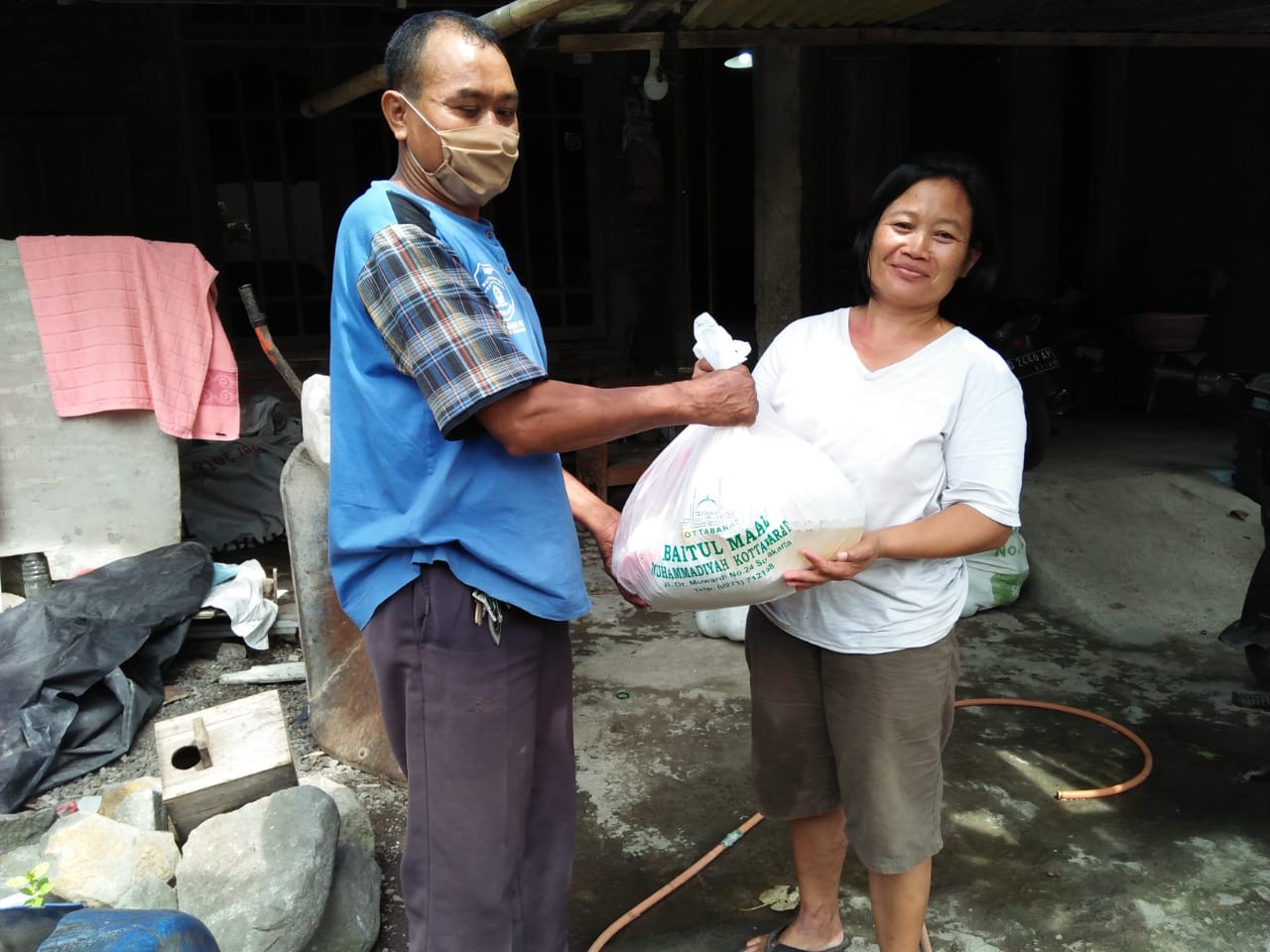 Gotong Royong Meringankan Dampak COVID-19