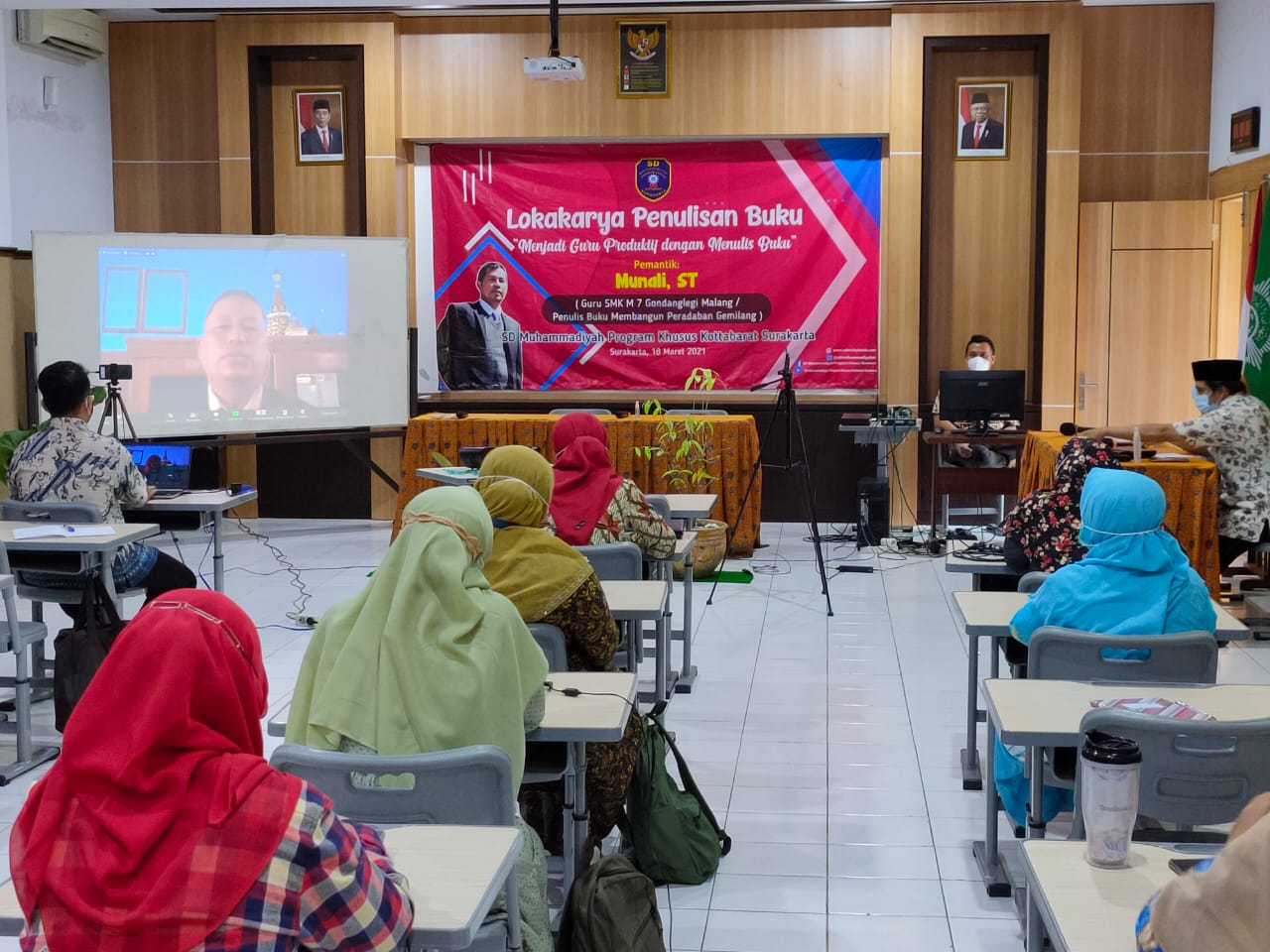 Guru Harus Produktif Menulis Buku