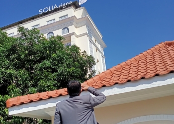 Solia Zigna Kibarkan Bendera Merah Putih Raksasa