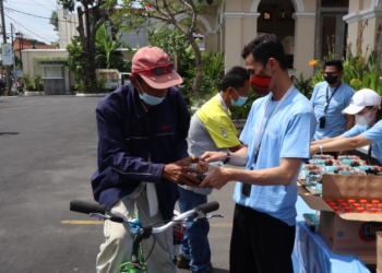 Solia Zigna Bagikan 1000 Paket Makanan untuk Masyarakat