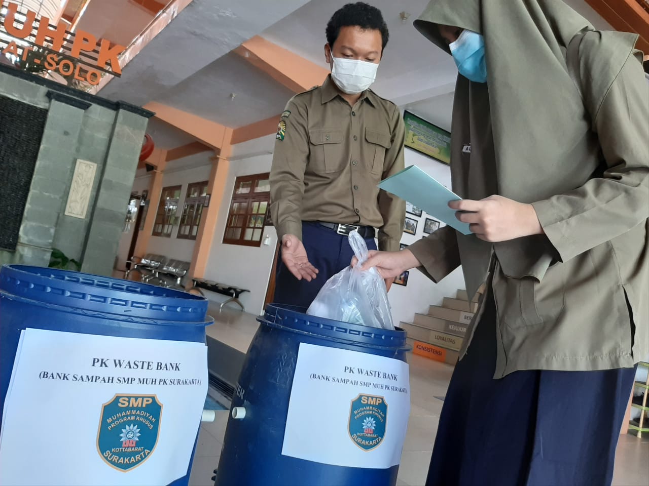 memilah sampah