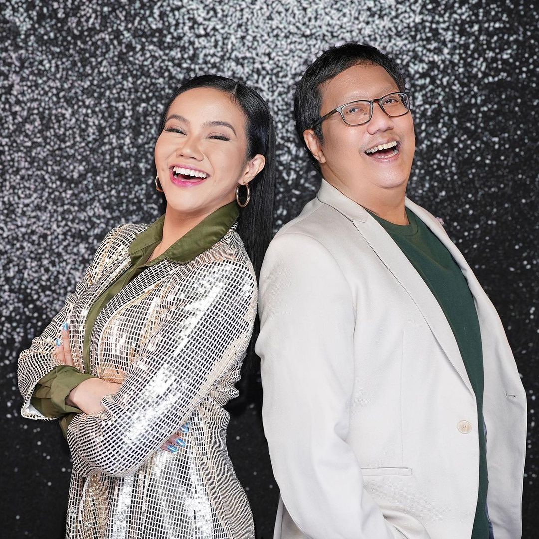 Erwin Gutawa dan Yura Yunita memopulerkan kembali lagu lawas "Tak Kuduga".