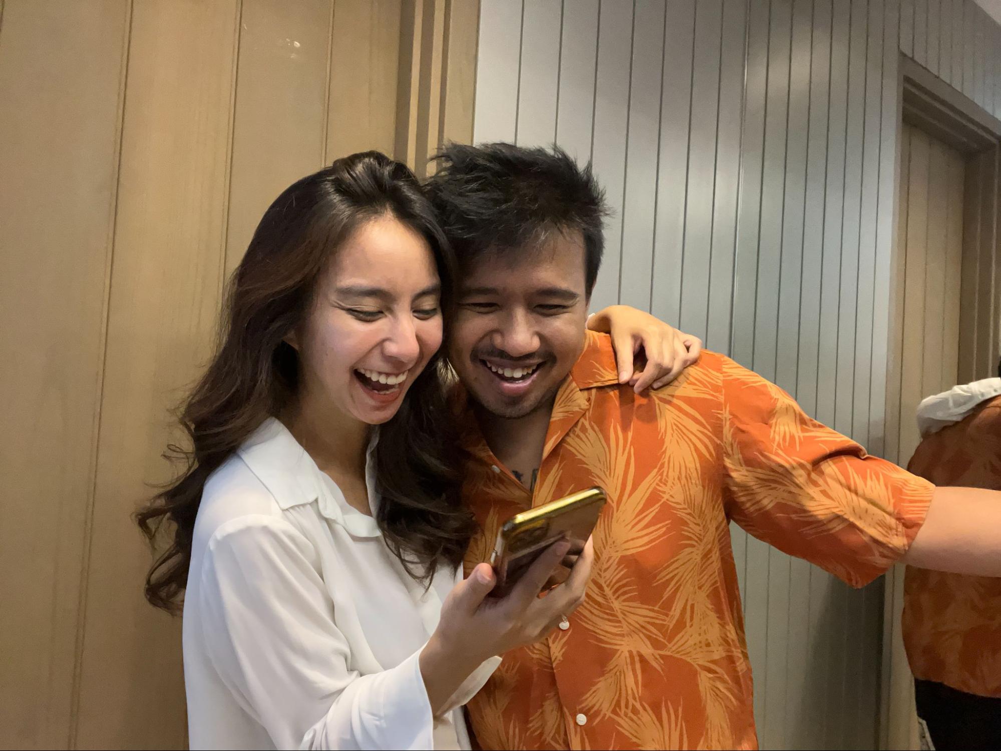 Sambut Bulan Penuh Cinta, Intip Empat Trik dari Joshua Suherman untuk Memikat Hati Si Dia di Era Serba Digital