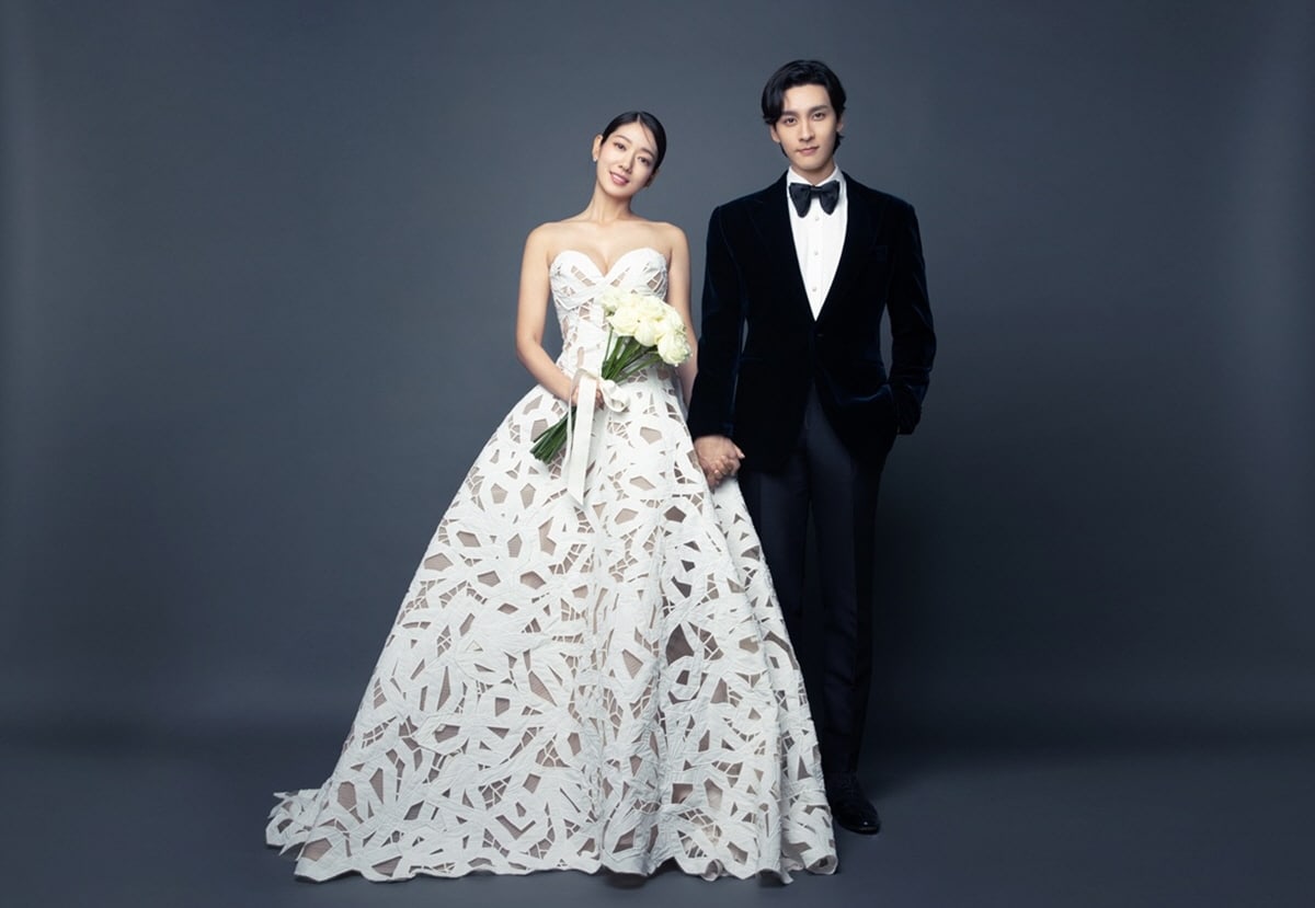 Menikah Hari Ini, Agensi Rilis Foto Pernikahan Park Shin Hye Dengan Choi Tae Joon