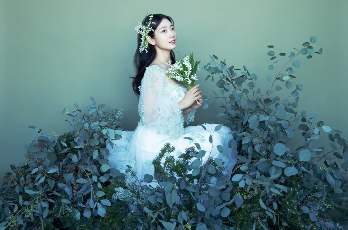 Menikah Hari Ini, Agensi Rilis Foto Pernikahan Park Shin Hye Dengan Choi Tae Joon