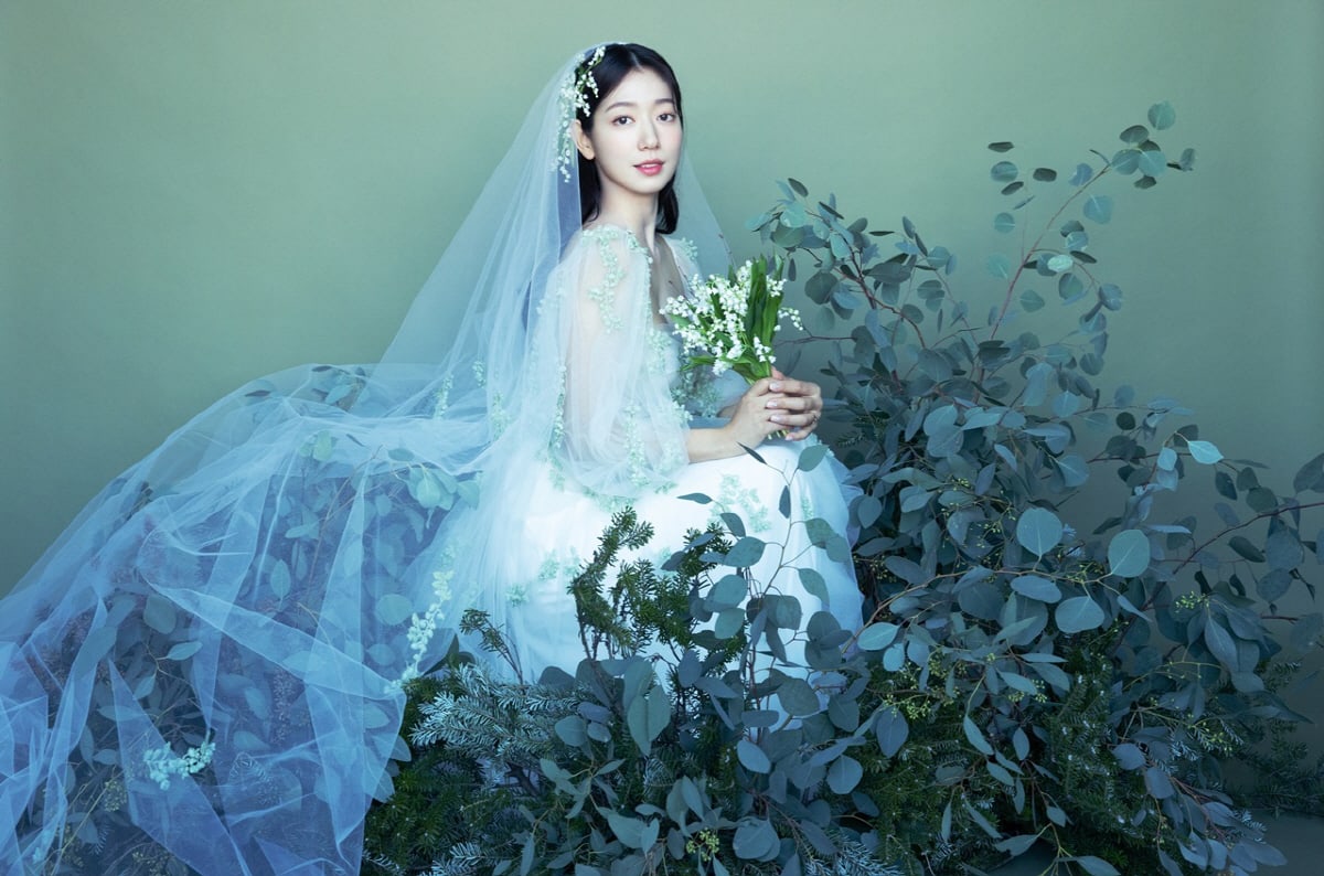 Menikah Hari Ini, Agensi Rilis Foto Pernikahan Park Shin Hye Dengan Choi Tae Joon