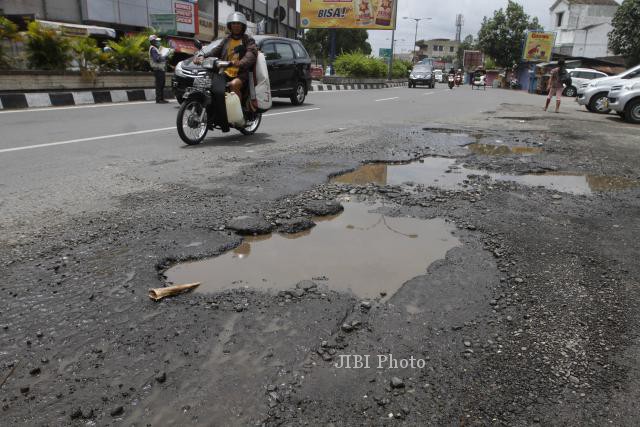 Jalan Berlubang Solo