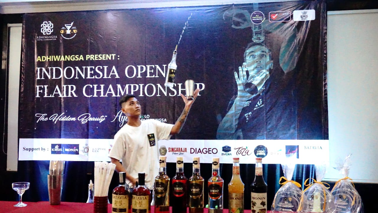 Aksi Memukau Para Bartender di “Indonesia Open Flair Championship” Adhiwangsa Hotel