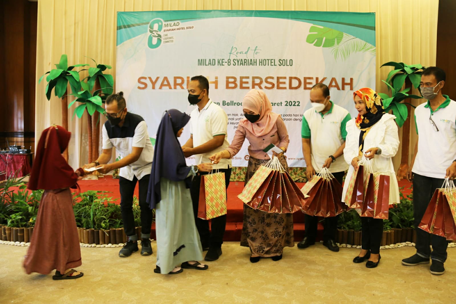 Gerebek Mushola & Syariah Bersedekah ala Syariah Hotel Solo