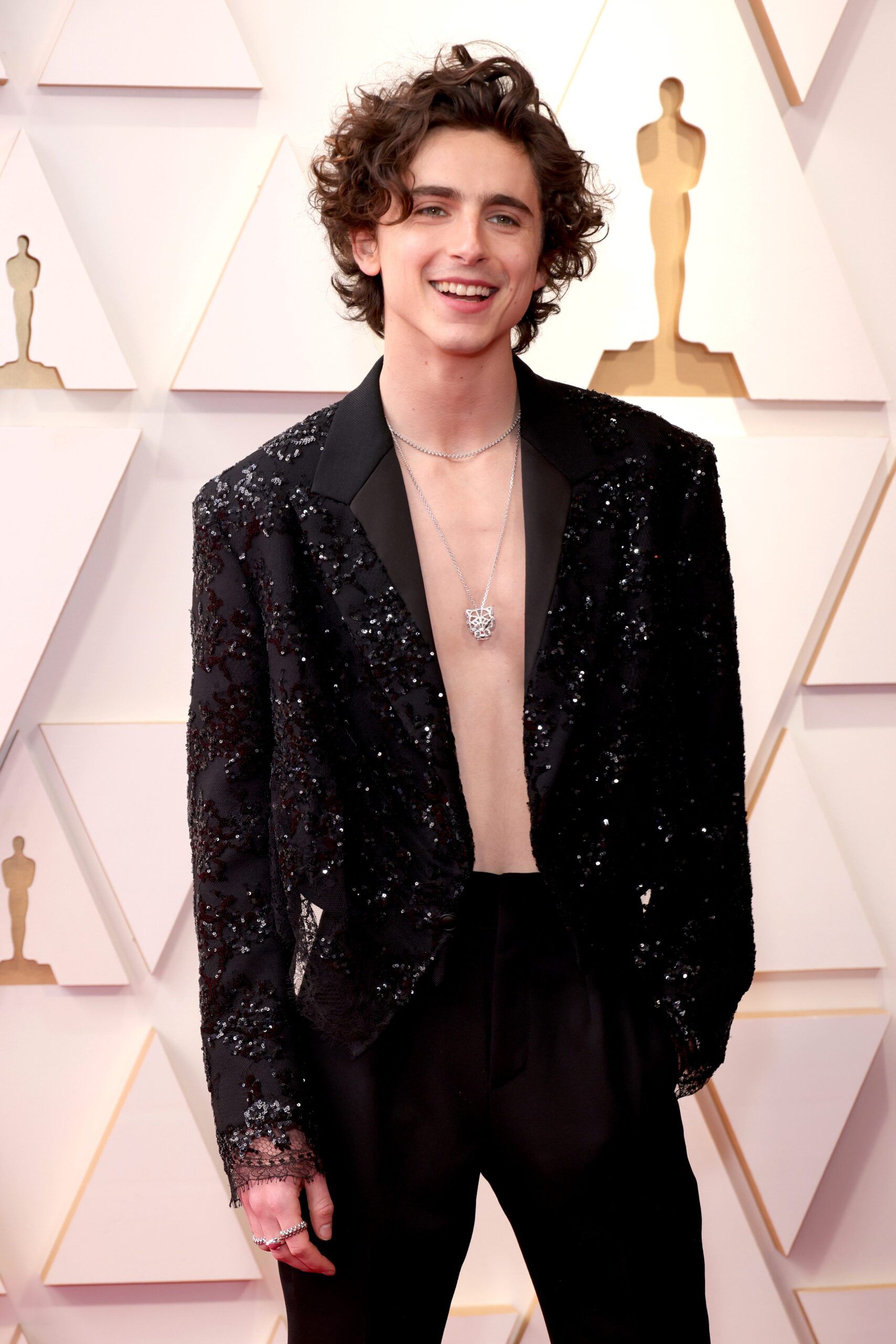 Gaya Busana Red Carpet Oscar 2022, Zendaya Tampil Menawan