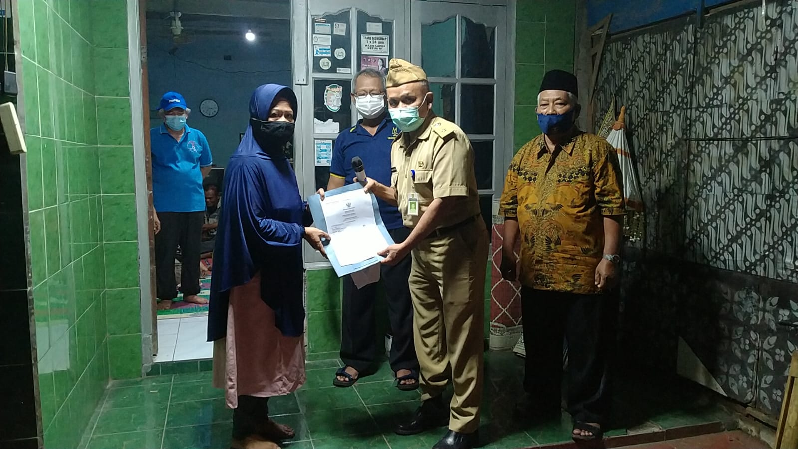 Sumardi Seniman Pembuat Wayang Kardus Asal Solo