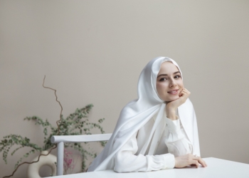 Rekomendasi Warna Baju Cantik Untuk Hari Raya 2022