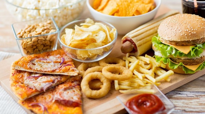 Hobi Ngemil Malam? Intip Tips Menghindari Ngemil di Malam Hari!