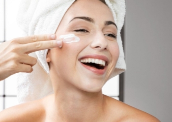 Pergi Liburan? Cek Skincare yang Perlu Dibawa Saat Liburan!