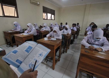 Aturan PTM Terbaru: PTM Disetop Jika Siswa Positif Covid-19