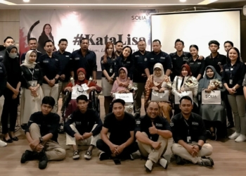Hari Ibu, Solia Yosodipuro Ajak Staf Basuh Kaki Ibu