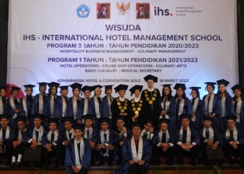 IHS Mewisuda 170 Mahasiswa dan Jalin Kerja Sama International