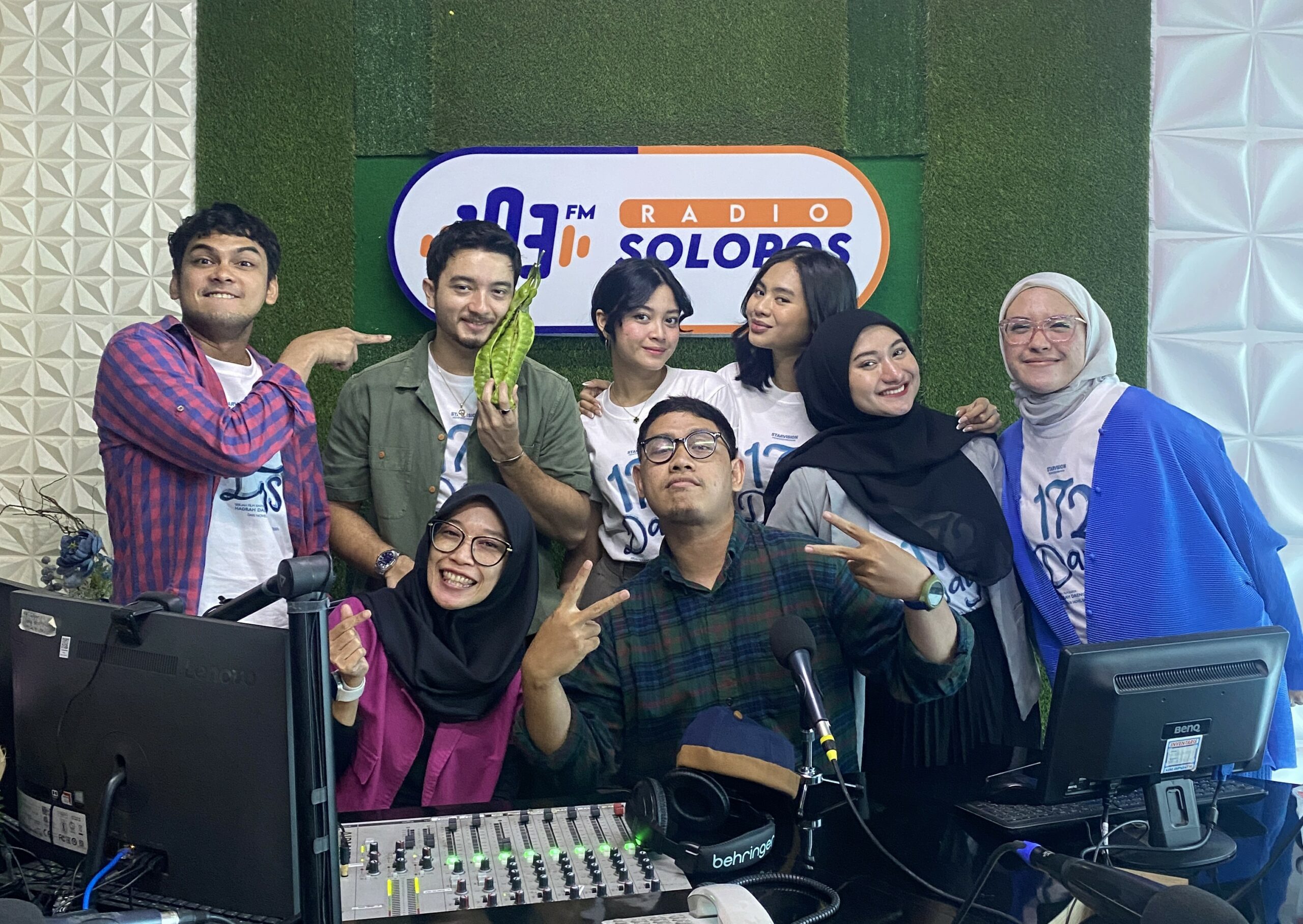 Bryan Domani dan Para Pemain Film “172 Days” Dolan ke Radio Solopos, Nih Sob!